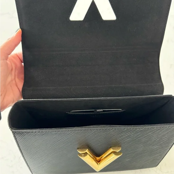 Louis Vuitton Twist MM - Picture 10 of 16